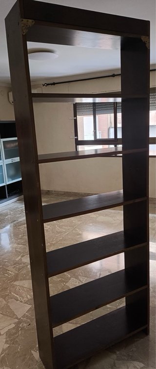 Estantería de madera maciza