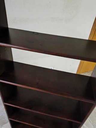 Estantería de madera maciza