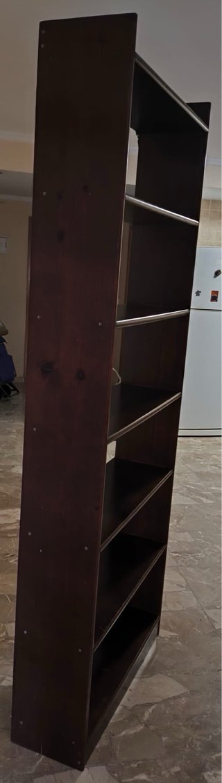 Estantería de madera maciza