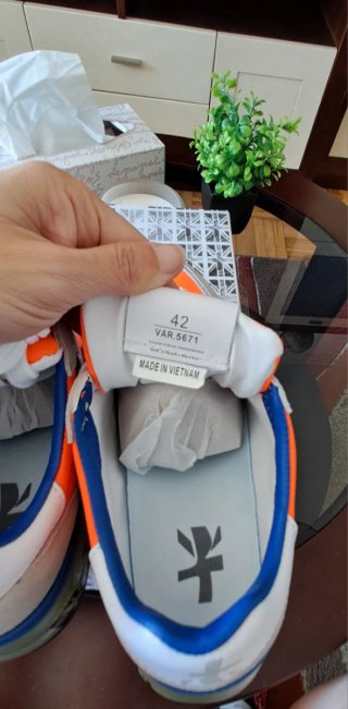 Zapatillas Premiata grises y naranjas
