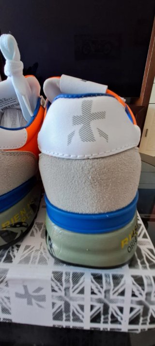 Zapatillas Premiata grises y naranjas