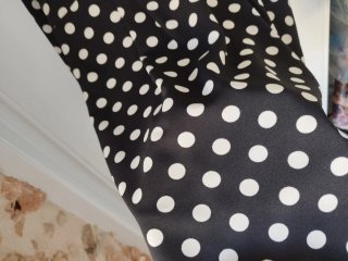 Vestido lunares blanco y negro