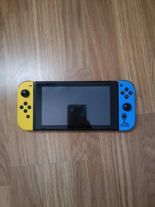 Nintendo Switch Fortnite Edition + Accessori