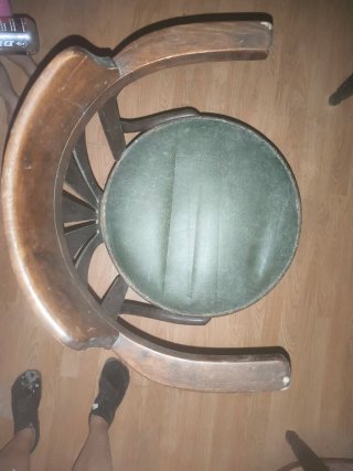 Escritorio antiguo de madera y cuero