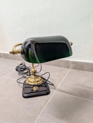 Escritorio antiguo de madera y cuero