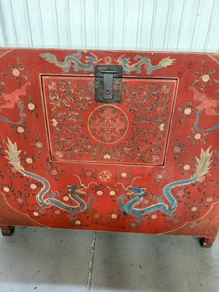 Cómoda Antigua Restaurada Dragones
