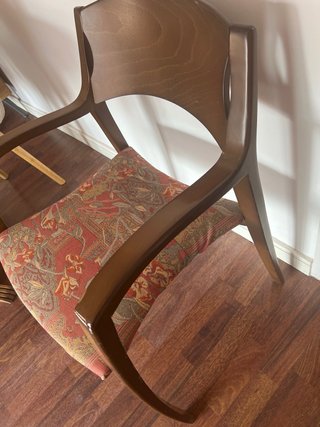 Silla vintage de madera y tela