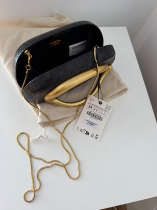 Bolso Zara asa dorada efecto piel serpiente