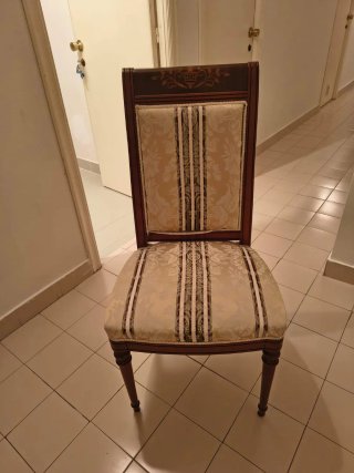 Sillas de madera y tela beige