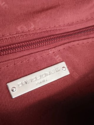 Bolso de hombro rojo