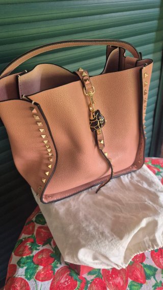 Bolso Mercedes Machado Rosa con Tachuelas