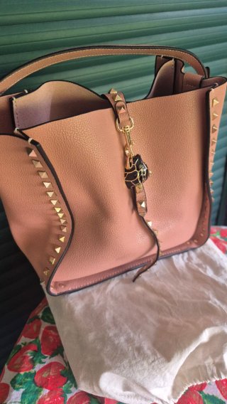Bolso Mercedes Machado Rosa con Tachuelas