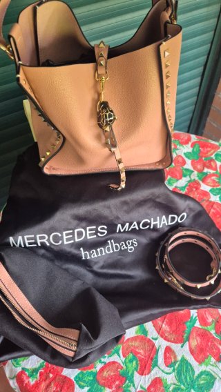 Bolso Mercedes Machado Rosa con Tachuelas