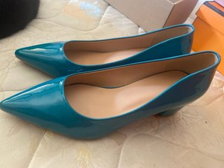Zapatos de tacón turquesa sin usar