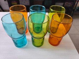 Vasos de colores para jardín