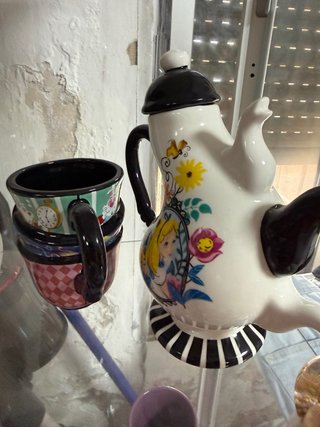 Tetera y Tazas Alicia en el País de las Maravillas