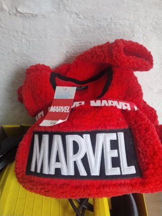 Parte de arriba pijama invierno Marvel roja 13-14