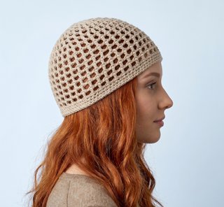 Gorro casquete de malla o red tejido a crochet.