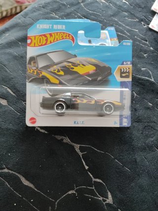 Lote dos Hot Wheels Tesla Cyberquad y K.I.T.T.