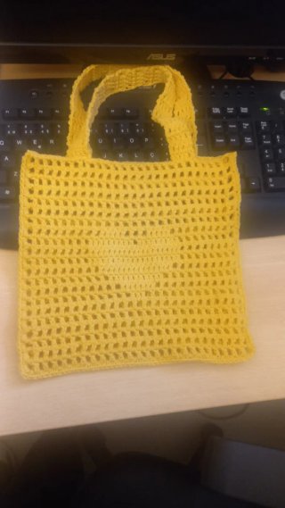 Bolsa artesanal em croché amarela