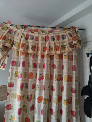 Cortina de cocina con estampado de frutas