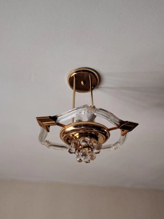 Lámpara de techo dorada y cristal