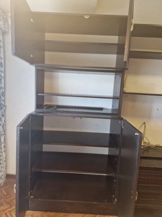 Mueble de salón madera y cristal
