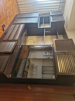 Mueble de salón madera y cristal