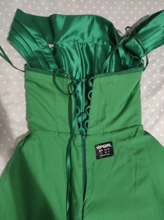 Vestido fiesta verde esmeralda con abertura