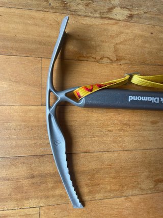 Piolet Black Diamond con dragonera Grivel.