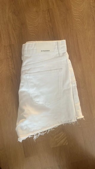 Shorts vaqueros blancos Stradivarius