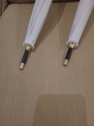 Paraguas blanco elegante.