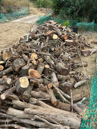 Leña para chimenea o barbacoa