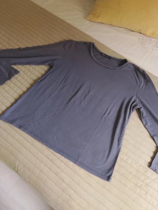 Camiseta Zara manga larga azul
