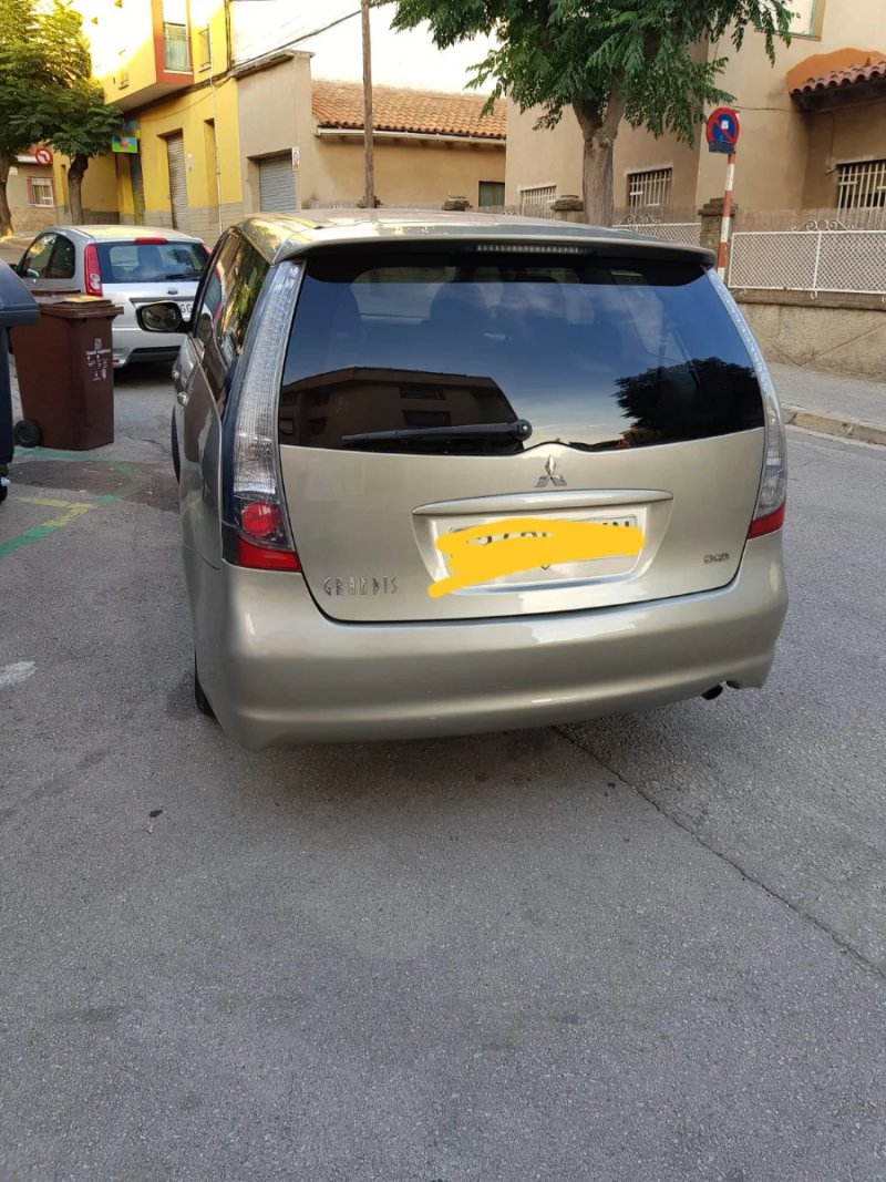 Mitsubishi Grandis 2007 - foto 1