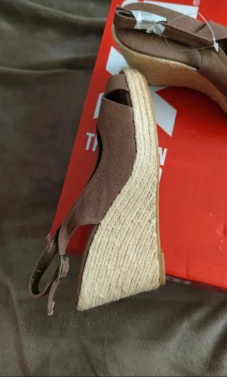 Sandalias Marypaz tacón marrón