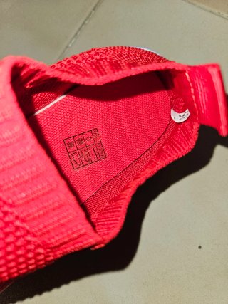 Zapatillas caladas rojas talla 34.5-35