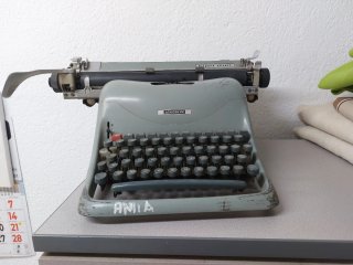 Máquina de escribir Olivetti Lexicon 80