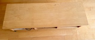 Mesa de centro de madera con ruedas