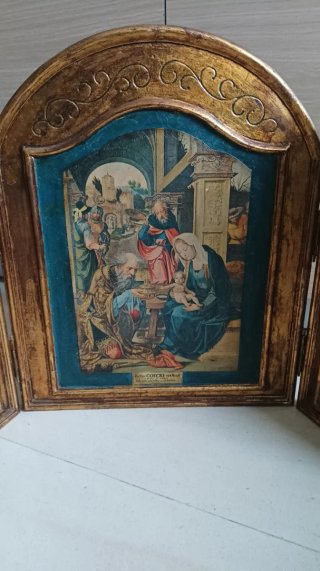 Tríptico religioso dorado