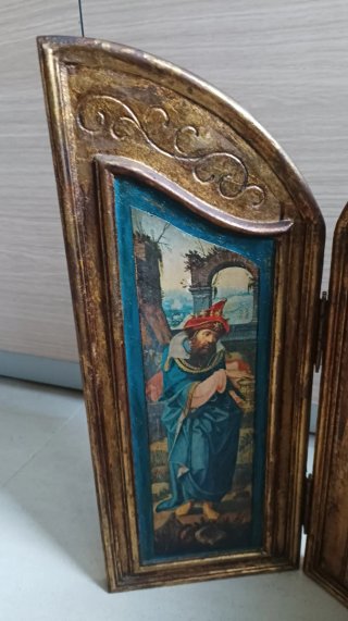 Tríptico religioso dorado