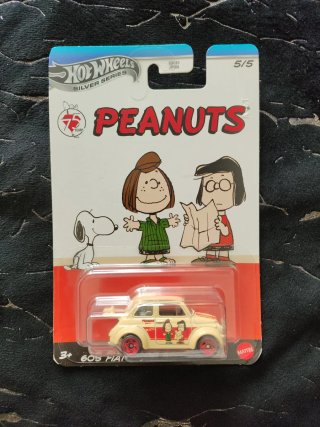Matchbox Audi e-tron y Hot Wheels Peanuts Fiat