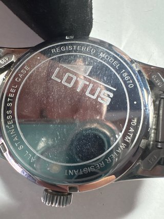 Reloj Lotus Negro y Plateado