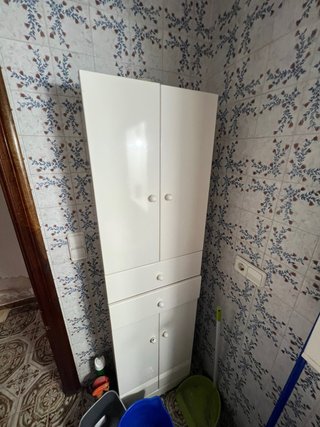 Armario blanco de madera