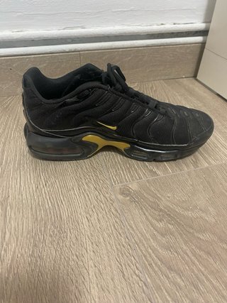 Nike TN Negras y Doradas