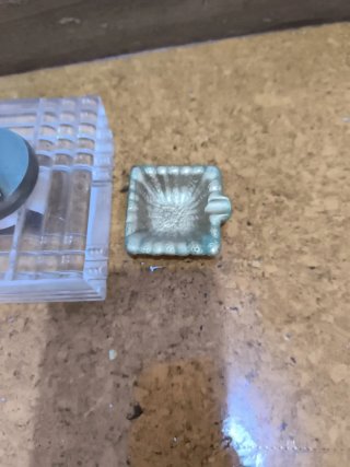 Mechero de mesa de cristal y metal y cenicero