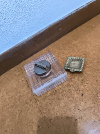 Mechero de mesa de cristal y metal y cenicero
