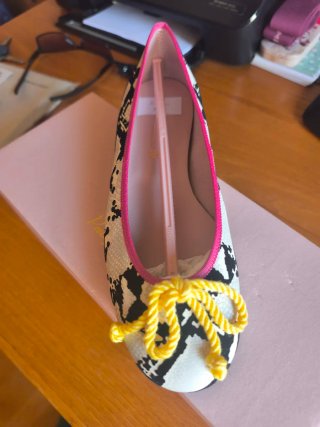 Zapatos planos serpiente con lazo amarillo nuevos