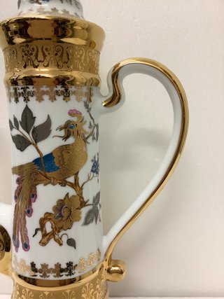Tetera de porcelana Sneroll con oro