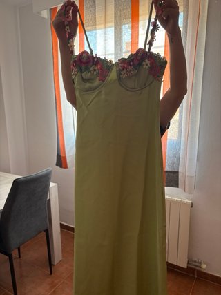 Vestido verde con flores para graduación o evento